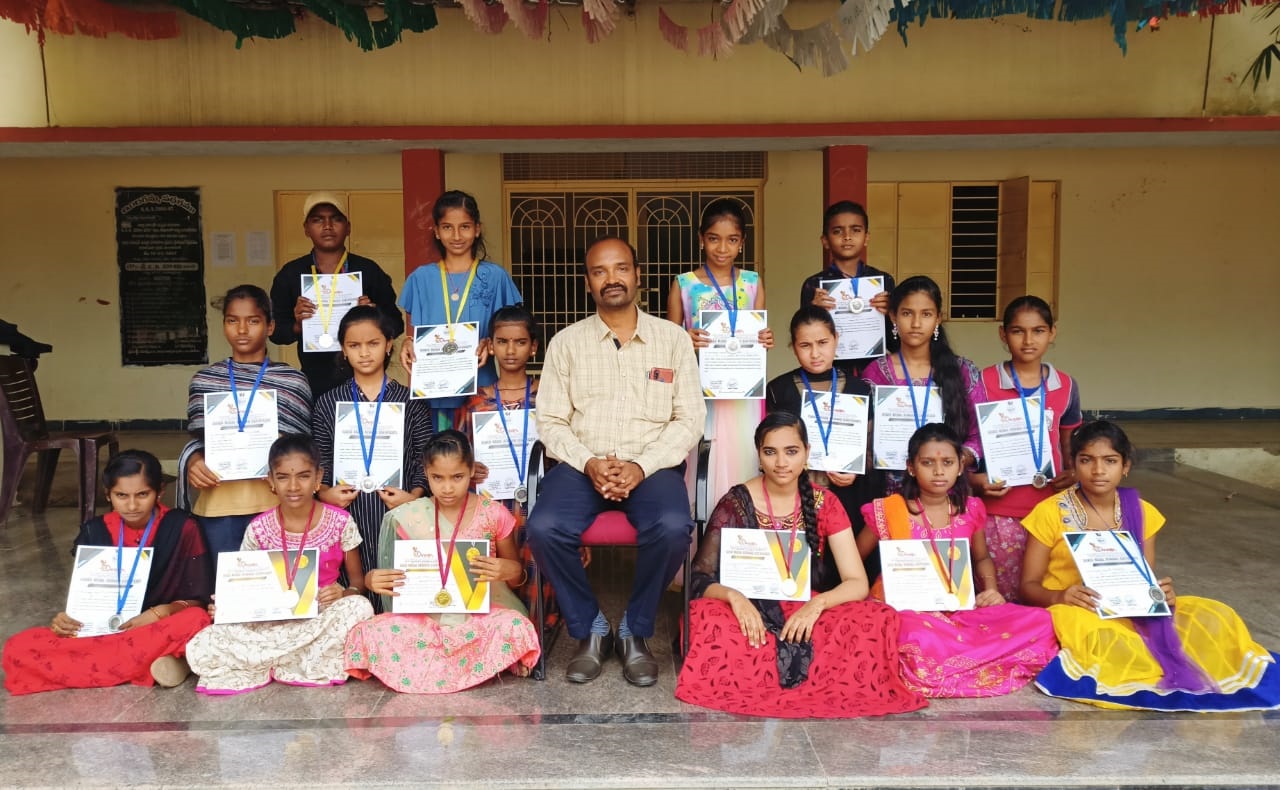 జాతీయ చిత్రకళ పోటీలలో.. యాదమరి విద్యార్థులకు స్వర్ణం