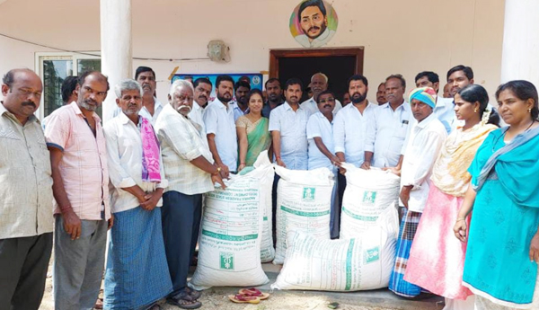 సబ్సిడీ విత్తనాలను రైతులు సద్వినియోగం చేసుకోండి