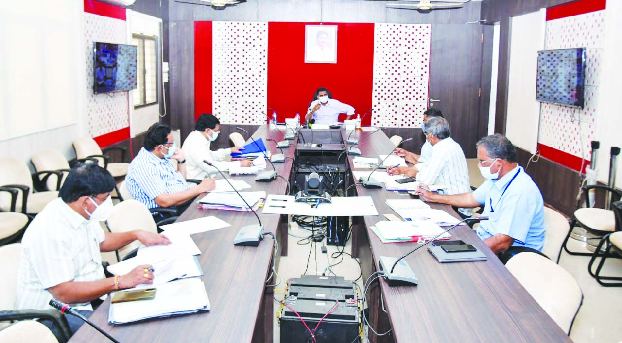 పాలసేకరణ పెంచండి : కలెక్టర్‌