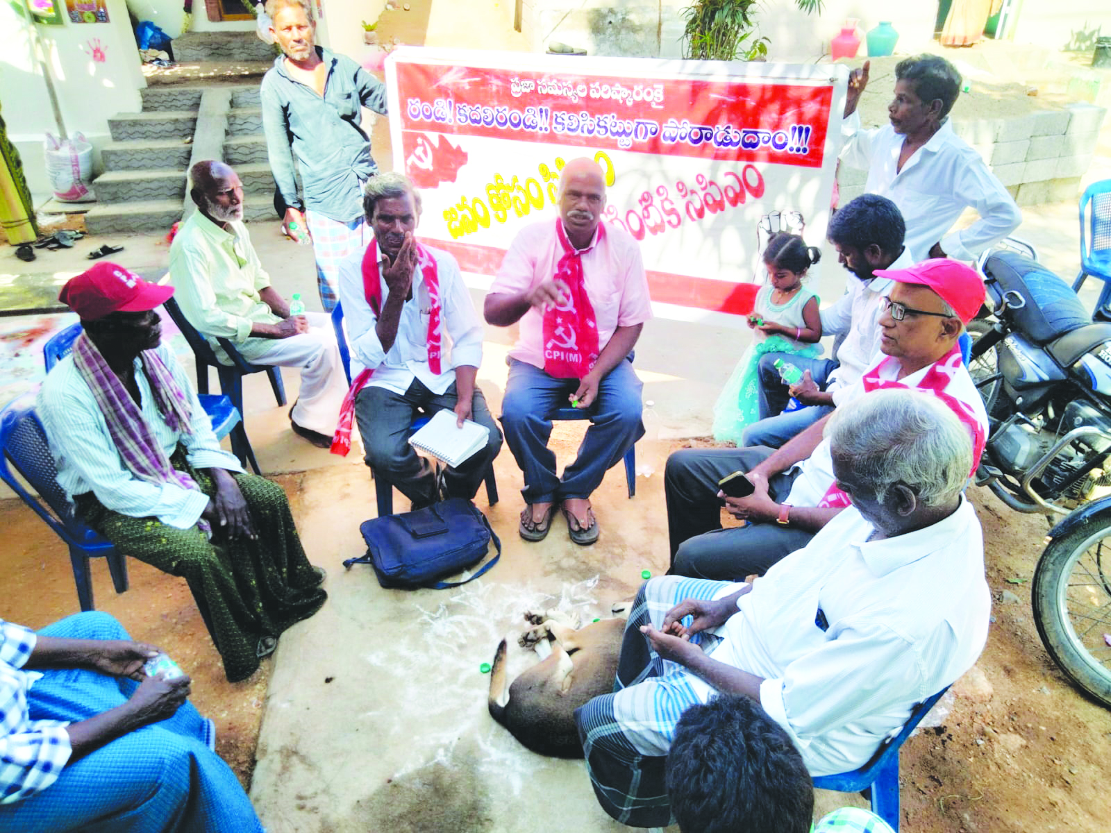 శ్రీలంక కాలనీలో పర్యటిస్తున్న సిపిఎం బృందం