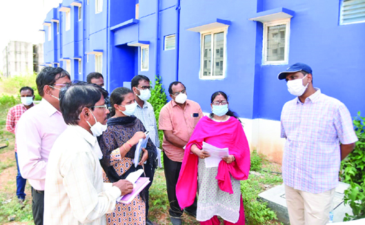 పూణేపల్లి టిడ్కో ఇళ్లు పరిశీలన 