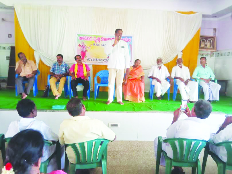 సమావేశంలో మాట్లాడుతున్న రాష్ట్ర ప్రధాన కార్యదర్శి బంగారు మురళి