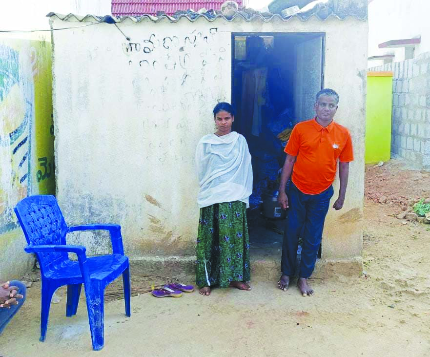 మరుగు'దొడ్డి'లోనే కాపురం