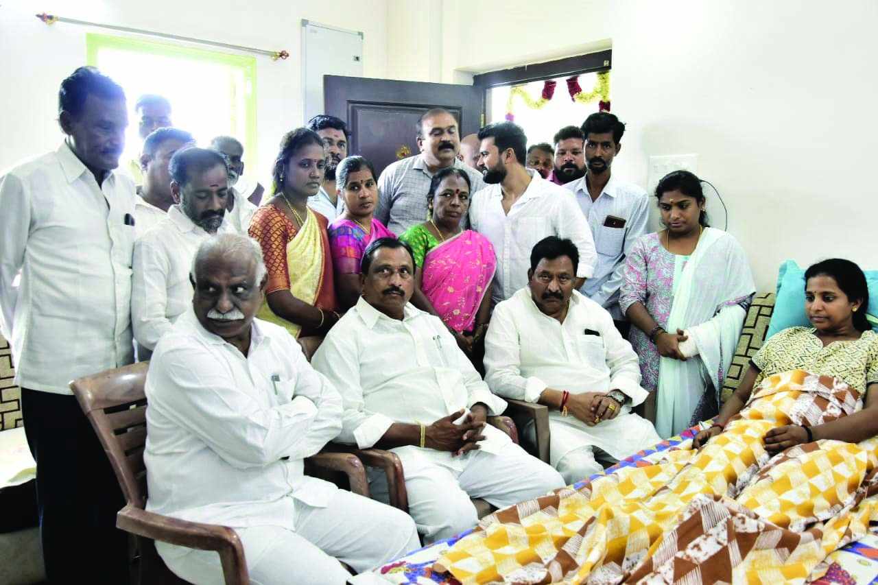 అక్రమాలు ప్రశ్నిస్తే గంజాయి కేసులా : చిన్నరాజప్ప