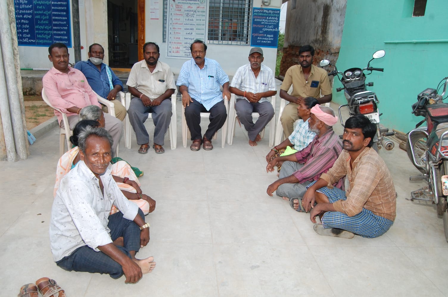 సమావేశంలో మాట్లాడుతున్న సిఐటియు జిల్లా ప్రధాన కార్యదర్శి చైతన్య