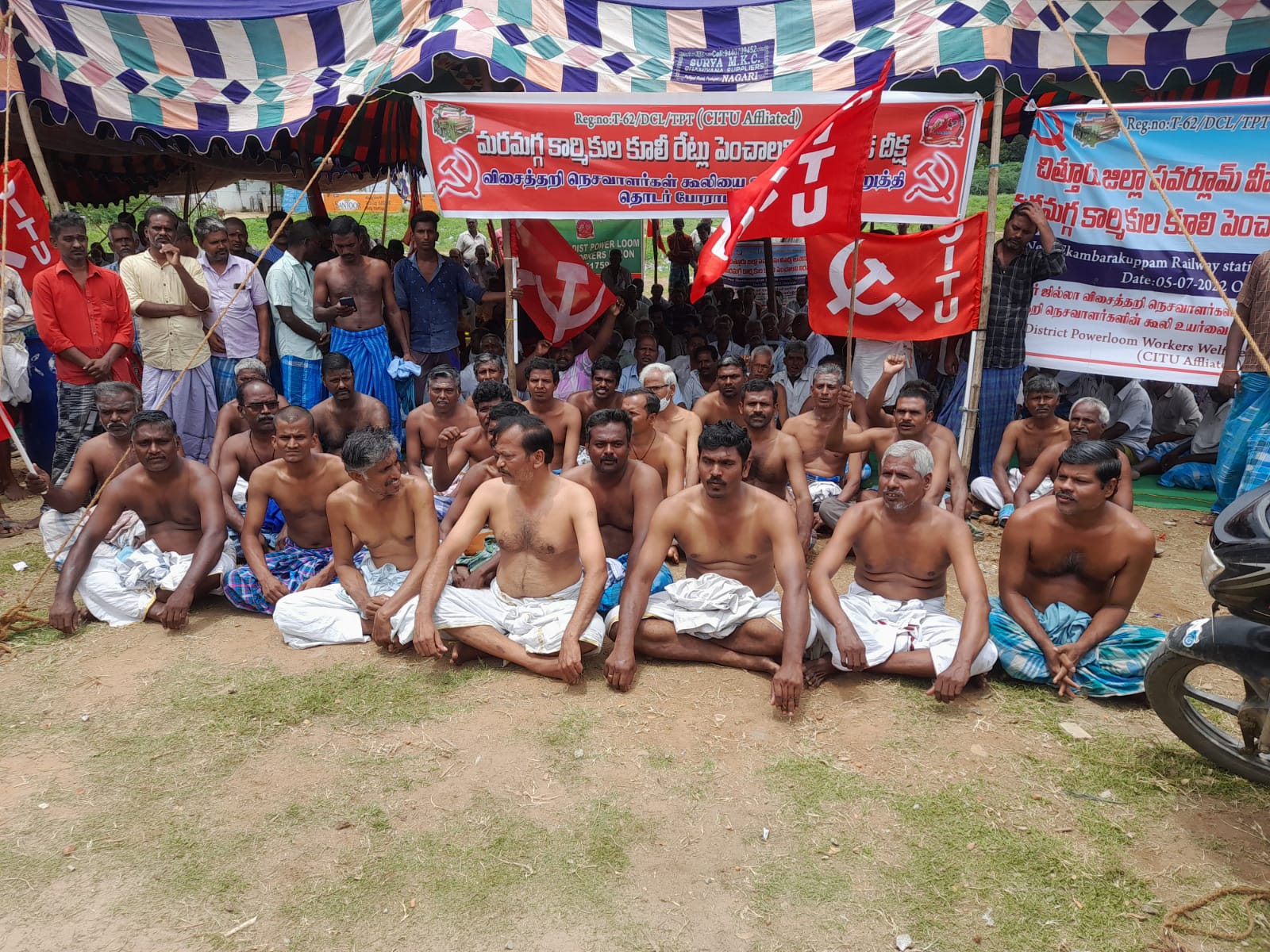 పవర్‌ లూమ్‌ కార్మికులకు కూలి రేట్లు పెంచాలి