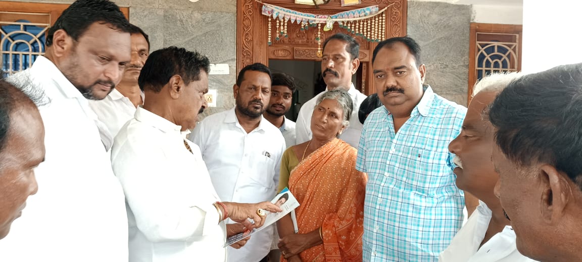 గడపగడపకు మన ప్రభుత్వంలో డిప్యూటీ సీఎం కళత్తూర్‌ నారాయణస్వామి