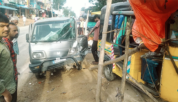 A, mini, car, rammed, into, a, parked, auto