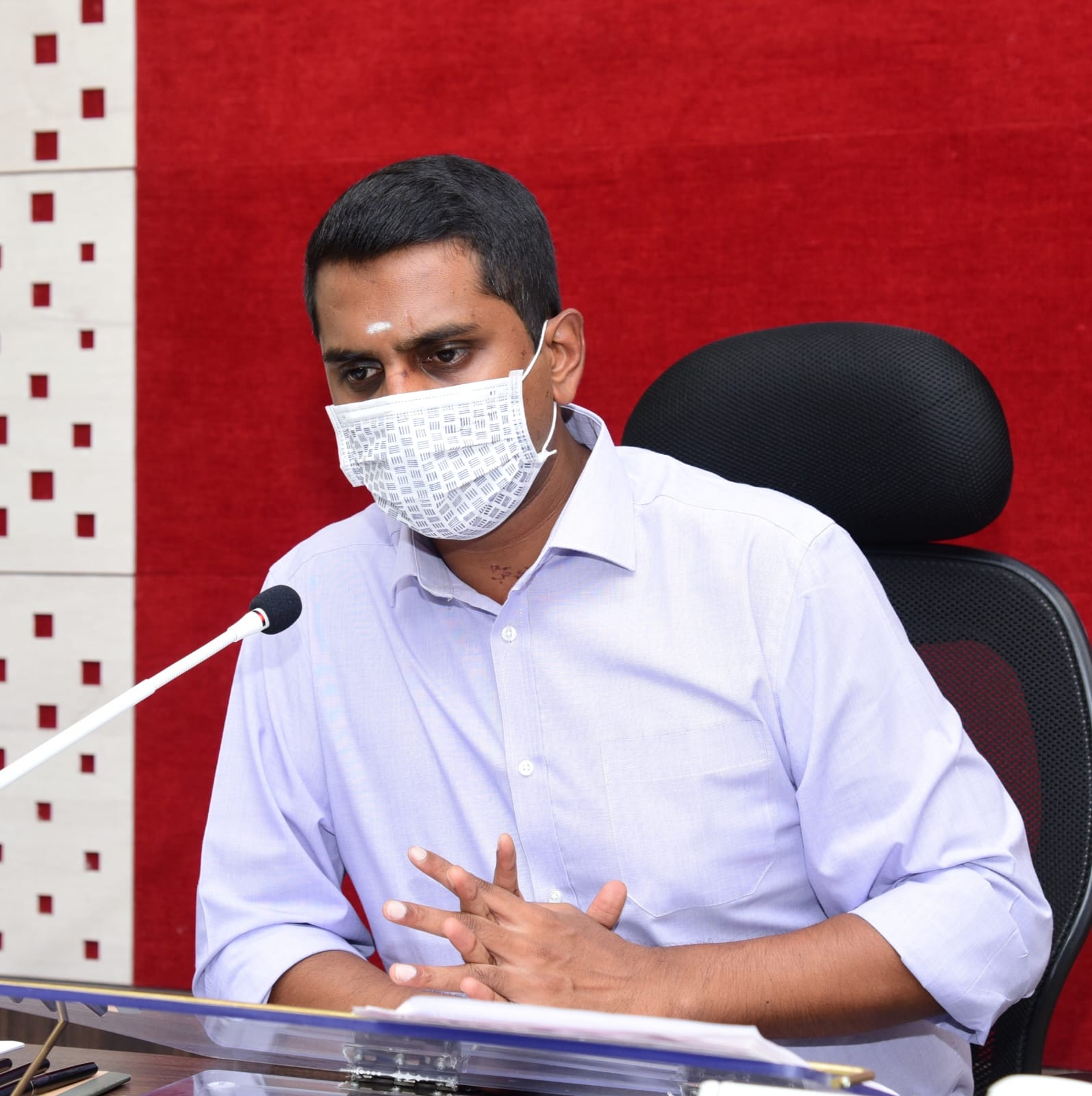 జిల్లా కలెక్టర్‌ ఎం.హరినారాయణన్‌