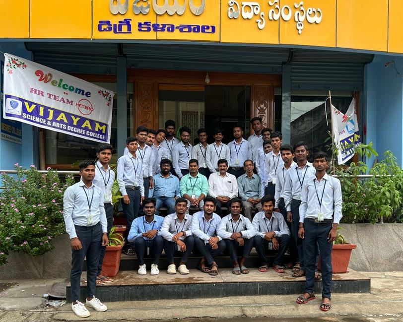 ప్రాంగణన ఎంపికలో ఎంపికైన విద్యార్థులు