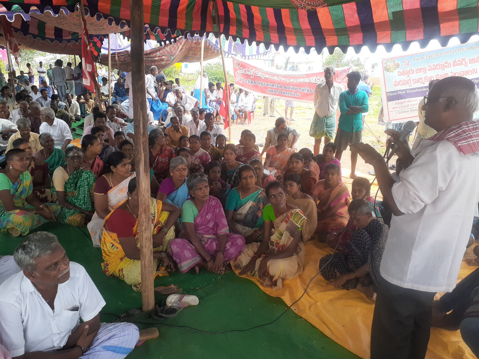 రైటప్‌: కార్మికులనుద్దేశించి మాట్లాడుతున్న దడాల సుబ్బారావు