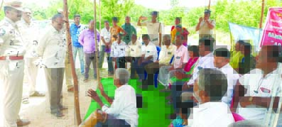  న్యాయం చేస్తామని ఆర్డీవో హామీ ఇవ్వడంతో... వికలాంగుడు రామచంద్రయ్య దీక్ష విరమణ