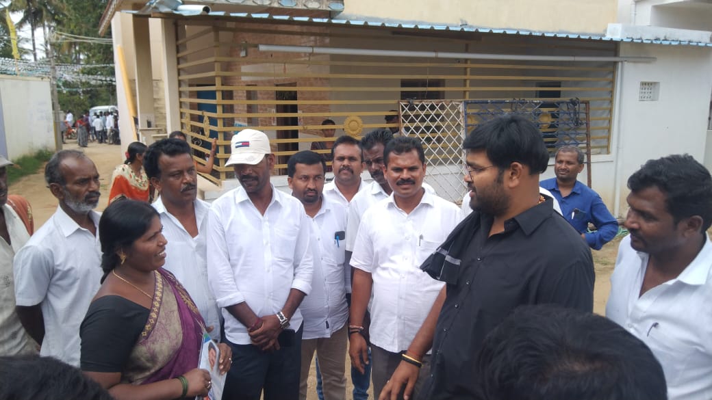 ఎంకెపురం గ్రామంలో పర్యటిస్తున్న ఎమ్మెల్సీ భరత్‌