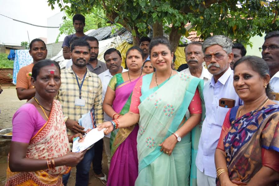 'గడప గడపకు మన ప్రభుత్వం'లో మంత్రి రోజా