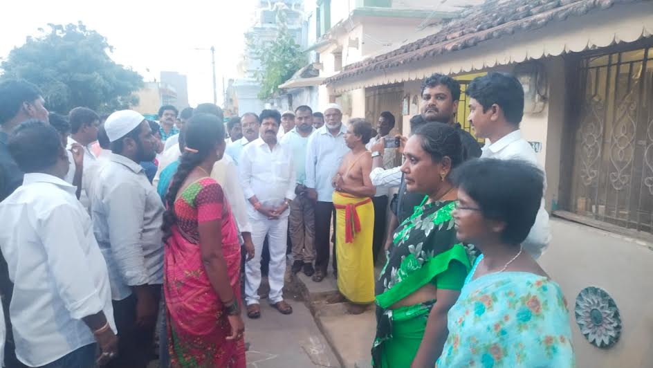 బలిజ వీధిలో పర్యటిస్తున్న పెద్దిరెడ్డి ద్వారకనాథరెడ్డి