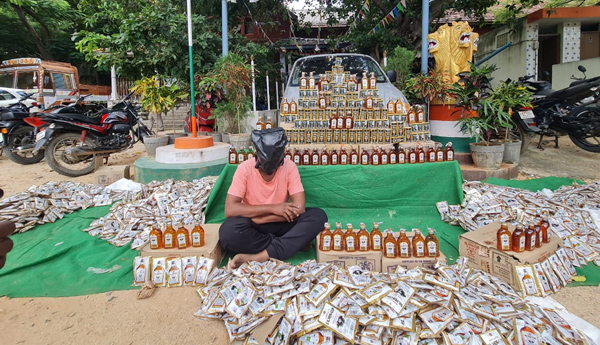 Huge-quantity-of-Karnataka-liquor-seized-in-Chittoor