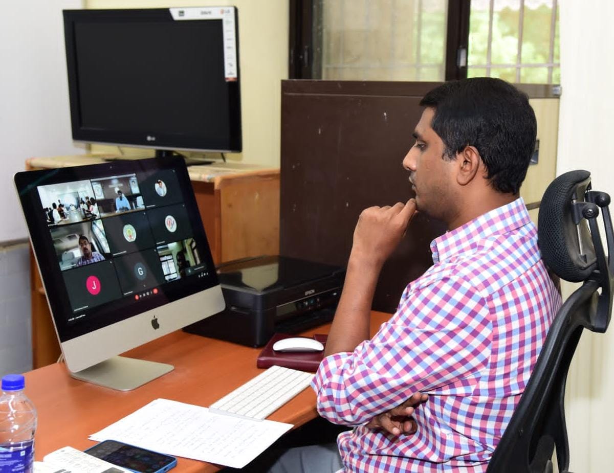 వీడియో కాన్ఫరెన్స్‌లో కలెక్టర్‌ హరినారాయణన్‌