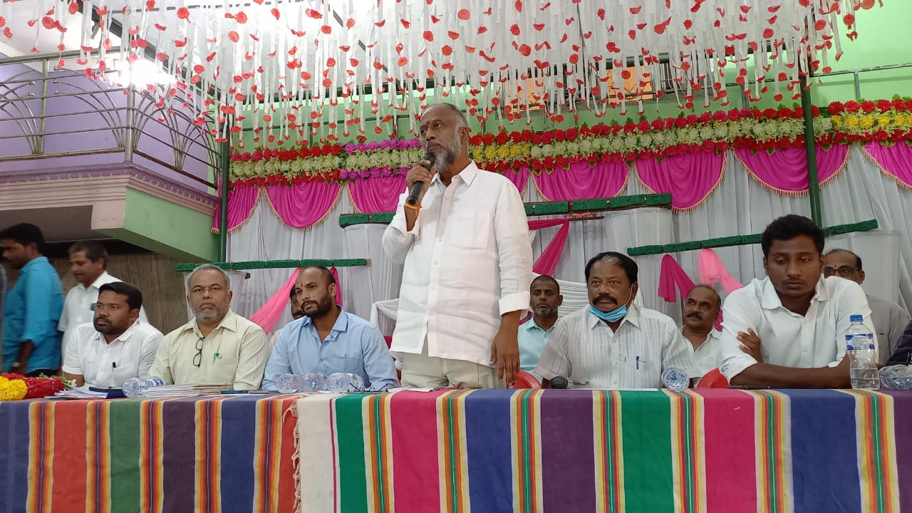 సమావేశంలో మాట్లాడుతునన జెడ్‌పి ఛైర్మన్‌ గోవిందప్ప శ్రీనివాసులు