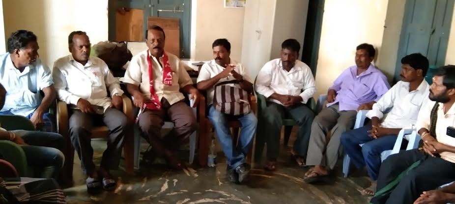 సమావేశంలో మాట్లాడుతున్న సిఐటియు అధ్యక్ష, ప్రధాన కార్యదర్శులు