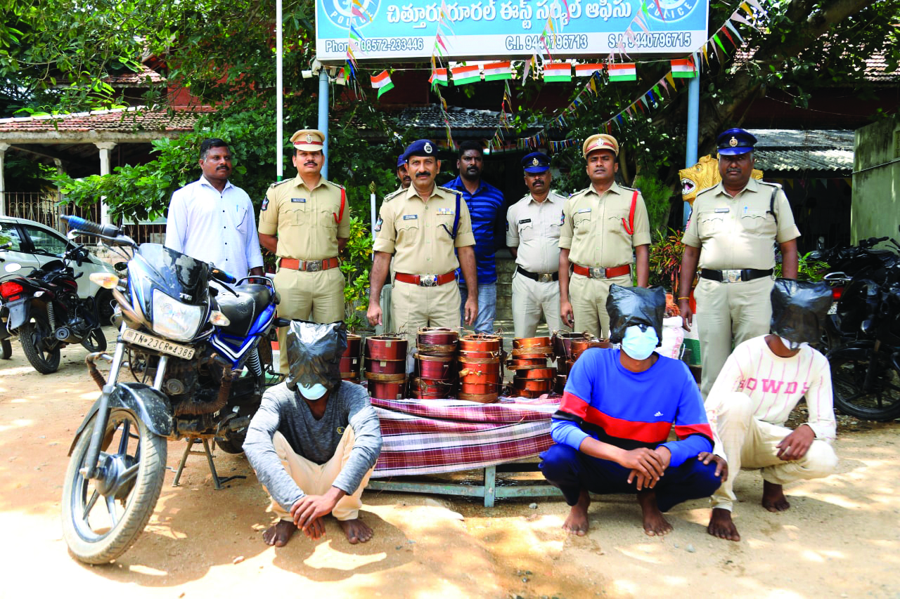 ముగ్గురు ట్రాన్స్‌ఫార్మర్‌ దొంగలు అరెస్టు