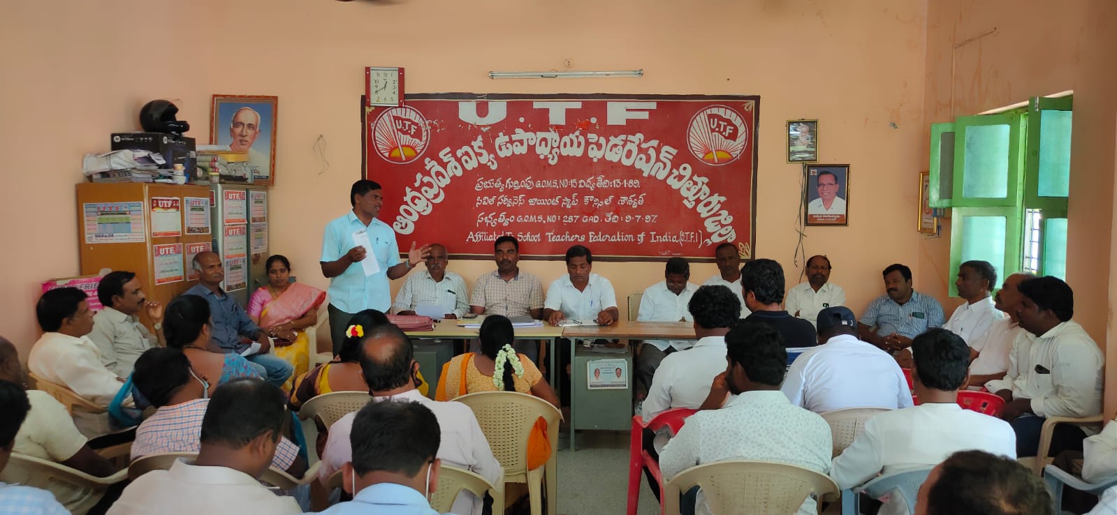 సమావేశంలో మాట్లాడుతున్న యుటిఎఫ్‌ రాష్ట్ర కార్యదర్శి రఘుపతిరెడ్డి