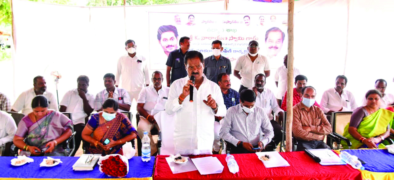 డ్రిప్‌, స్ప్రింక్లర్లను సద్వినియోగం చేసుకోవాలి : డిప్యూటీ సిఎం