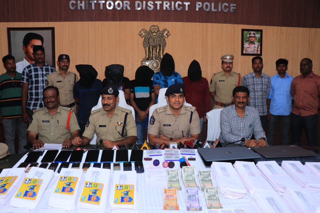 విలేకర్ల సమావేశంలో మాట్లాడుతున్న ఎస్పీ రిషాంత్‌ రెడ్డి