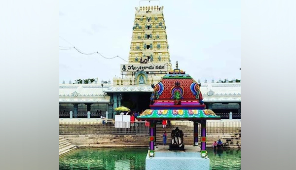 దళారుల నుంచి కాపాడు దేవా..!