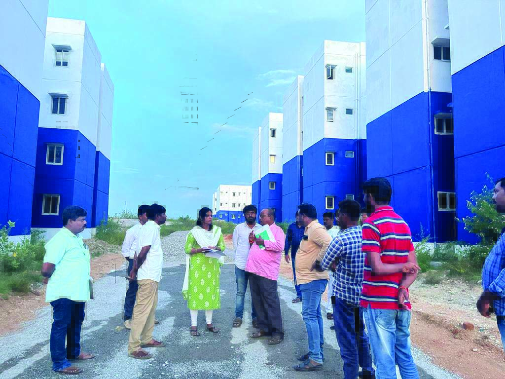 టిడ్కో ఇళ్ల నిర్మాణాలను పూర్తి చేయండి :కమిషనర్‌