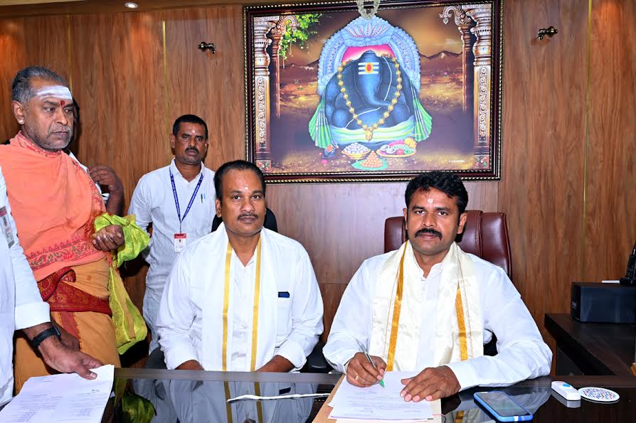 కాణిపాకం ఈవోగా బాధ్యతలు చేపట్టిన రాణా ప్రతాప్‌