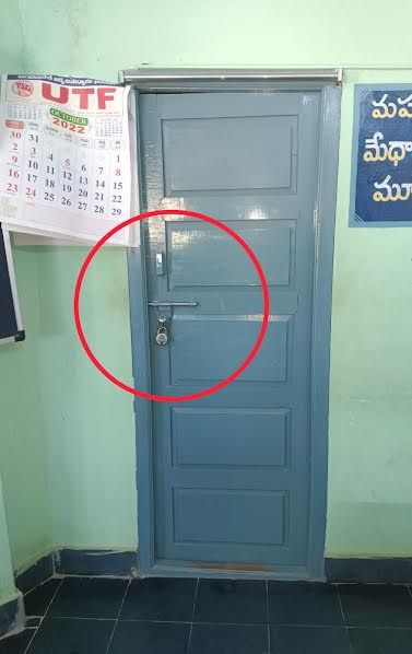 ఎంఇఓ ఛాంబర్‌ గదికి తాళం