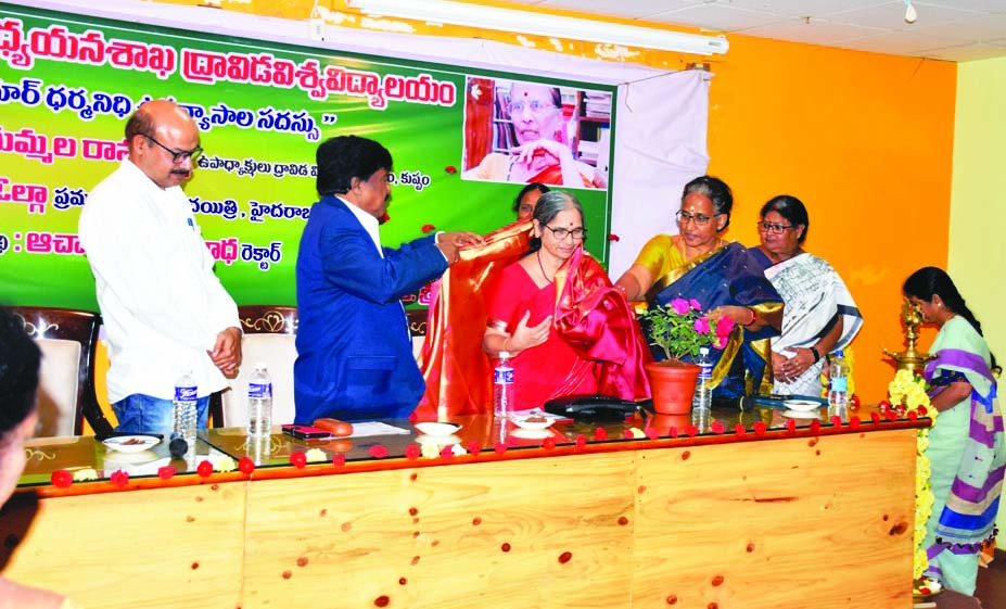 మాలతీచందూర్‌ సాహిత్యామృతాన్ని పంచారు