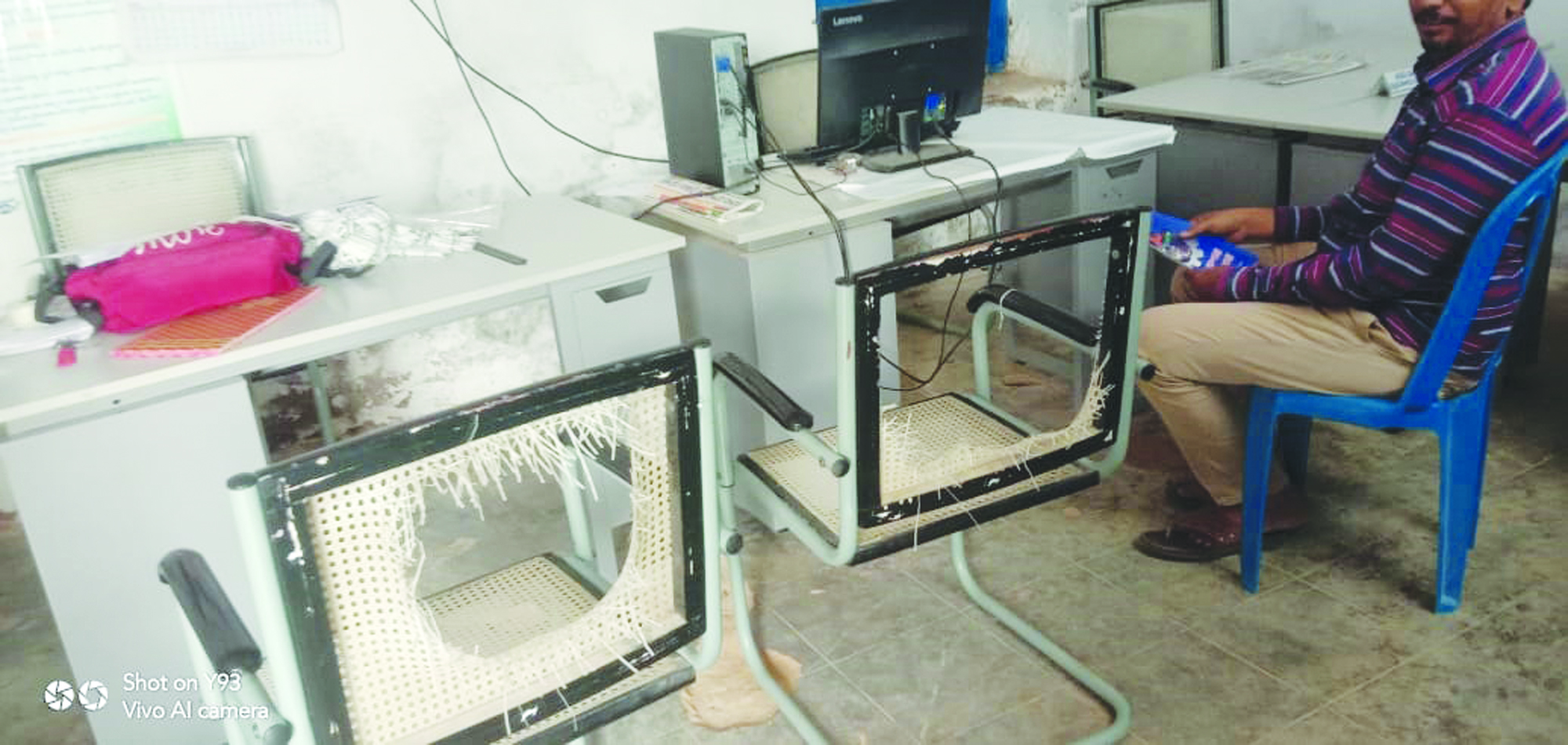  - కనీసం కూర్చోడానికి కుర్చీల్లేవు - నిధుల్లేక అల్లాడుతున్న వైనం - సర్పంచులే దిక్కు