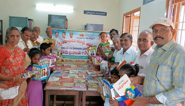 Book-exhibition-as-part-of-weekly-celebrations-in-the-library