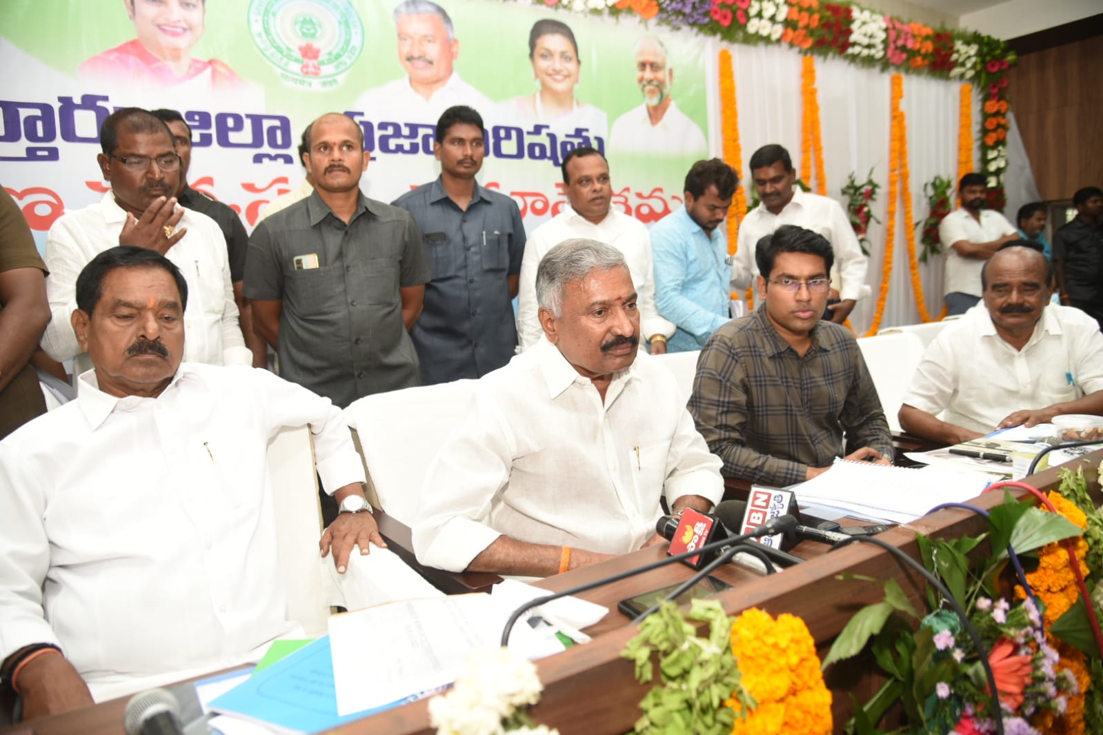 డిసెంబర్‌ 21న సామూహిక గృహప్రవేశాలు పేదలందరికీ ఇల్లు పురోగతిపై నియోజకవర్గాల్లో సమీక్షలు జెడ్పి సర్వసభ్య సమావేశంలో మంత్రి పెద్దిరెడ్డి