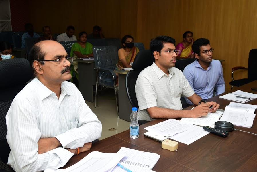 ఎమ్మెల్సీ ఓటర్ల నమోదుపై నిర్వహించిన మాట్లాడుతున్న జెసి