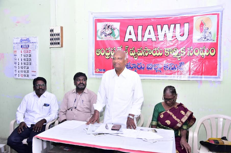 జిల్లా మహాసభలలో మాట్లాడుతున్న రాష్ట్ర నాయకులు దడాల సుబ్బారావు