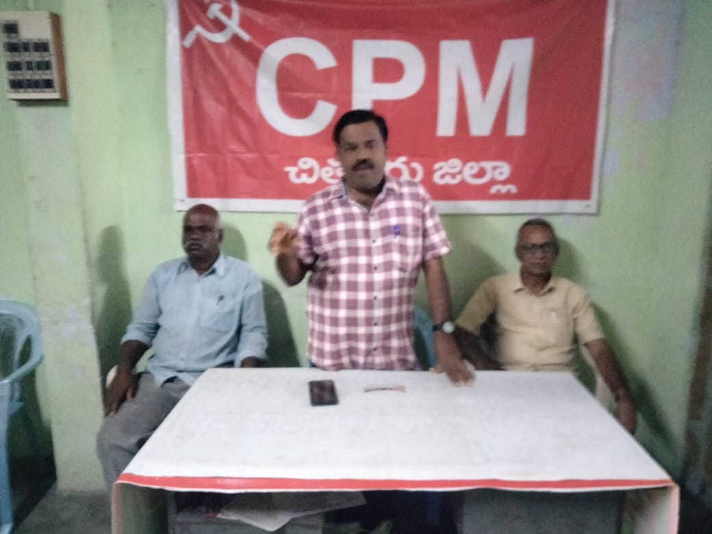  105 సంవత్సరాల క్రితం జరిగిన గొప్ప అక్టోబర్‌ సోషలిస్టు విప్లవం, ఒక శతాబ్దం క్రితం ఏర్పడిన సోవియట్‌ యూనియన్‌ ప్రపంచ చరిత్ర గతినే మార్చివేశాయి. నవంబర్‌ 7న ప్రారంభమైన అక్టోబర్‌ విప్లవం నూతన సమాజానికి నాంది పలికిందని సిపిఎం జిల్లా కార్యదర్శి వాడ గంగరాజు తెలిపారు. సోమవారం సిపిఎం కార్యాలయంలో అక్టోబర్‌ విప్లవంపై సమావేశం సురేంద్రన్‌ అధ్యక్షతన జరిగింది. ఈ సందర్భంగా ఆయన మాట్లాడుతూ అక్టోబర్‌ విప్లవం వలన సోవియట్‌ యూనియన్‌లో పేదరికం, నిరక్షరాస్యత, నిరుద్యోగం, అనారోగ్యం మొదలైనవి అతితక్కువ వ్యవధిలో నిర్మూలింప బడ్డాయని తెల