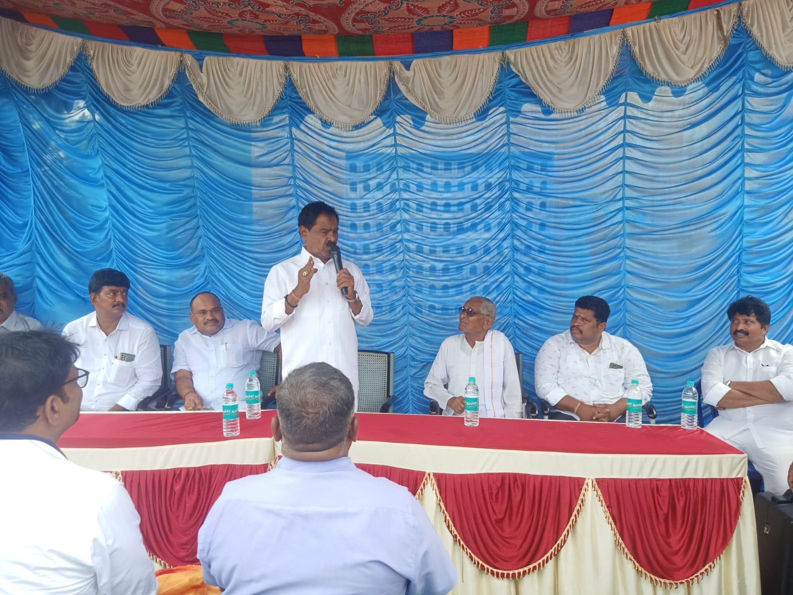 పేద ప్రజల జీవితాల్లో మార్పు తీసుకఁరావడం కోసమే రాష్ట్ర ముఖ్యమంత్రి వైఎస్‌ జగన్మోహన్‌రెడ్డి ప్రజా సంకల్పయాత్ర చేపట్టారఁ రాష్ట్ర ఉప ముఖ్యమంత్రి కళత్తూరు నారాయణస్వామి అన్నారు. ప్రజా సంకల్ప యాత్ర చేపట్టి 5 సంవత్సరాలు పూర్తి అయిన సందర్భంగా ఆదివారం మండల కేంద్రంలోనే వైఎస్సార్‌ విగ్రహాఁకి పూలమాల వేసి ఁవాళులు ఆర్పించారు.