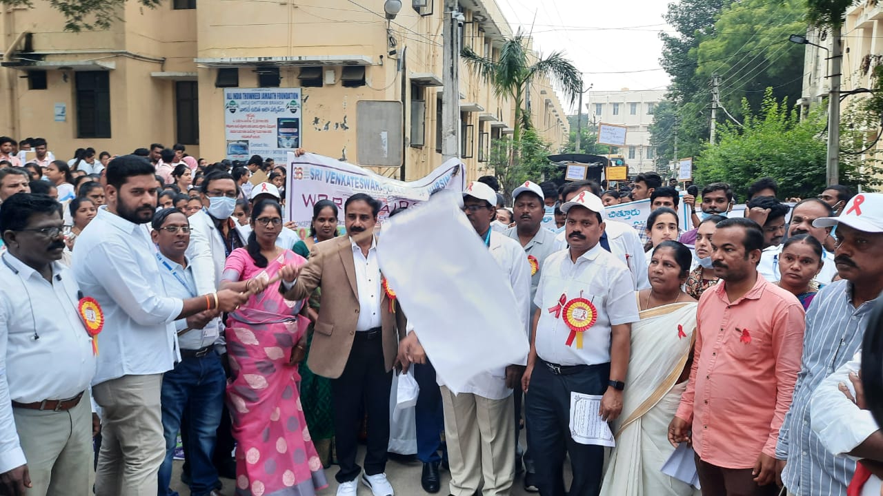 హెచ్‌ఐవి బారిన పడొద్దు : మేయర్‌