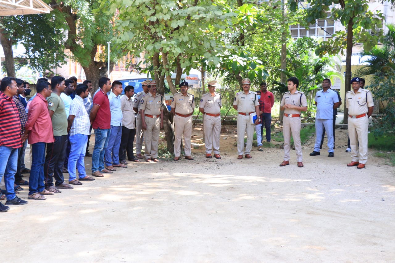 ఉద్యోగాలు కోల్పోయిన హోంగార్డులకు ప్రాధాన్యత జిల్లా ఎస్పీ రిశాంత్‌ రెడ్డి