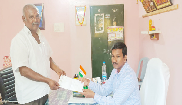 Sarpanch-complaint-against-surveyor
