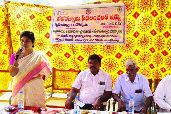 ఇళ్ల నిర్మాణాలు ప్రారంభించాలి