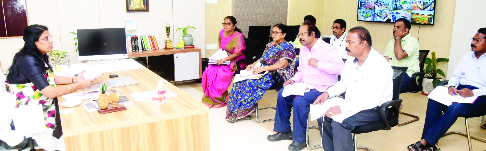 బడి బయట పిల్లలపై ప్రత్యేక దృష్టి సారించాలి : కలెక్టర్‌