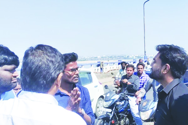 యువకుడిని కాపాడిన ఎంపీ భరత్‌