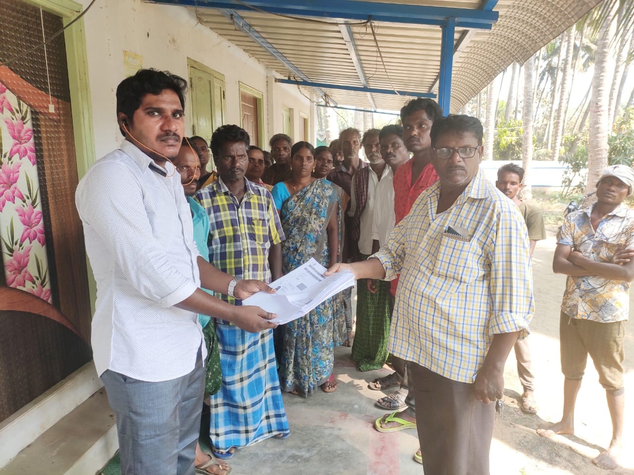 మరుగుదొడ్ల సమస్య పరిష్కరించాలని ధర్నా