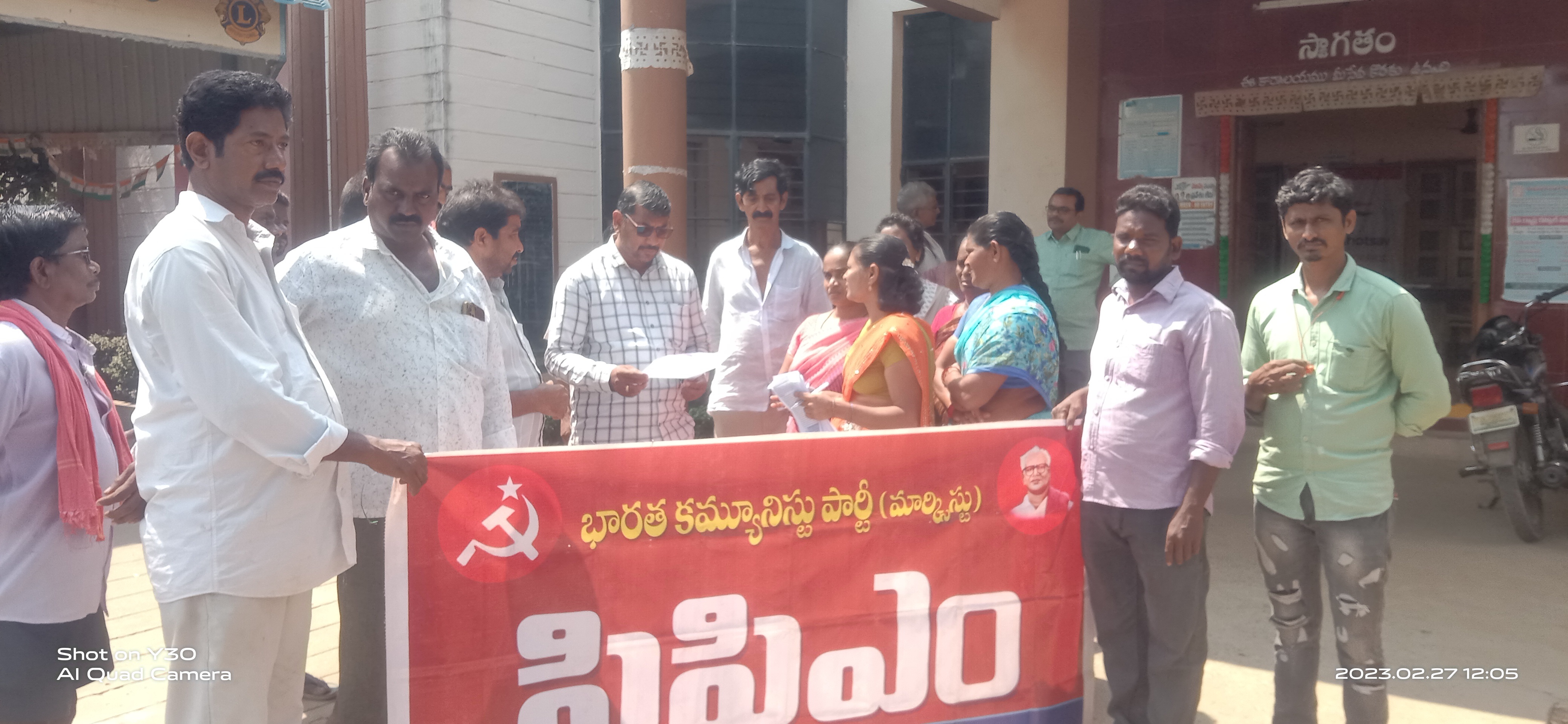 పారిశుధ్య సమస్య పరిష్కరించాలని ఆందోళన