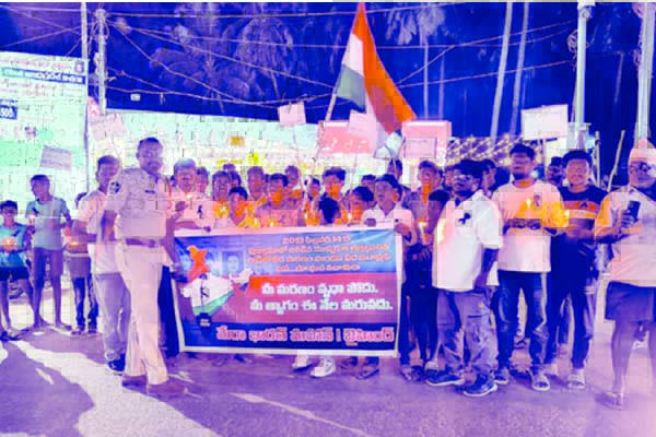 పుల్వామా అమర జవాన్లకు ఘన నివాళి 