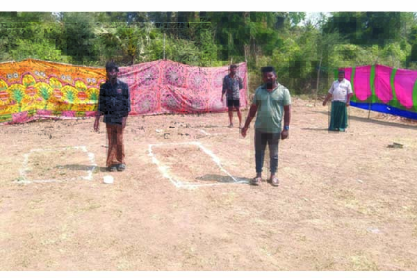 దళితుల సమాధులపై పార్కింగ్‌