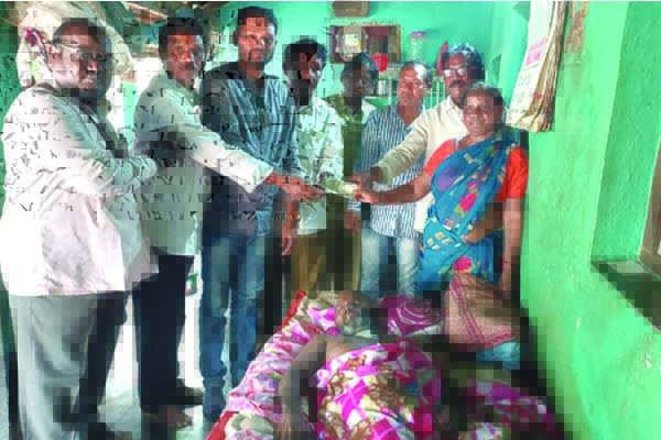 పాత్రికేయులకు ప్రమాద బీమా కల్పించాలి